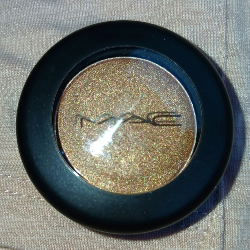 3/$30 NIB MAC Veluxe Pearl Eyeshadow - Woodwinked